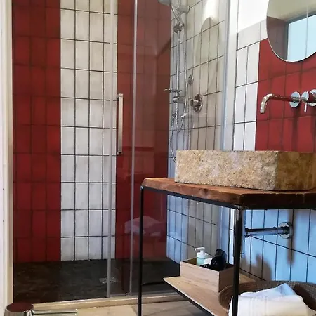 Cheap & Chic Bed and breakfast